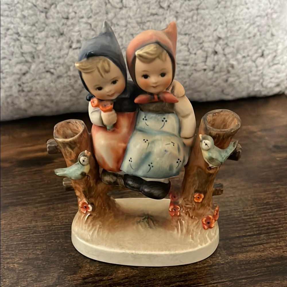 Goebel Hummel Coquettes #179 2 Girls on Fence
VINTAGE W. Germany